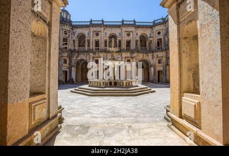 TOMAR, PORTUGAL JUNI 18, 2016 - Das Kloster des Ordens von Christus ist eine religiöse Gebäude und Römisch-katholischen Gebäude in Tomar, Portugal. UNESCO-Worl Stockfoto