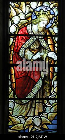 Ein Buntglasfenster mit Darstellung von Christ the King, St. Peter's Church, Dunchurch, Warwickshire Stockfoto