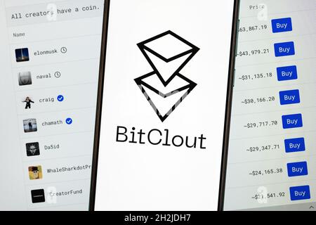 Bitclout ist ein soziales Krypto-Netzwerk, das es Ihnen ermöglicht, mit echtem Geld über Menschen und Publikationen zu spekulieren Stockfoto