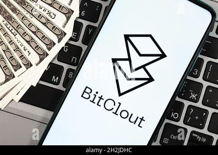 Bitclout ist ein soziales Krypto-Netzwerk, das es Ihnen ermöglicht, mit echtem Geld über Menschen und Publikationen zu spekulieren Stockfoto