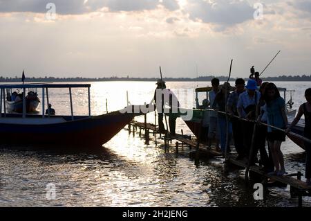 Hafen am Stausee West Baray oder Baray Teuk Thla für Kambodschaner und Reisende besuchen Sie den alten Prasat West Mebon Tempel in Angkor Stockfoto