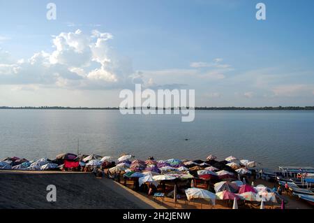 Hafen Quayside des Stausees West Baray oder Baray Teuk Thla für Kambodschaner und Reisende reisen besuchen alte Ruinen Gebäude Prasat West Mebon te Stockfoto