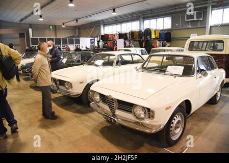 Padua, Italien. Oktober 2021. Inaugurazione Auto e Moto d'Epoca durante Inaugurazione Auto e Moto d'Epoca, Nachrichten in Padova, Italia, 22 ottobre 2021 Quelle: Independent Photo Agency/Alamy Live News Stockfoto