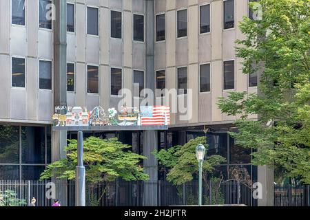 1515 Arch Street, auch One Parkway genannt, wurde 1962 als Hauptsitz von Pennsylvania Bell erbaut. Stockfoto