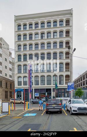 718 Arch Street, das Cast Iron Building, erbaut 1887 als Harris Steam Power Printing House. Später besetzten die Kaufhäuser der lit Brothers den Standort. Stockfoto