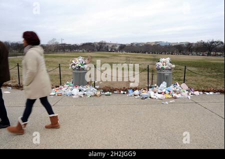 Müll liegt nicht abgeholte auf der National Mall in Washington DC am 12. Tag des partiellen Government Shutdown Jan. 2, 2019. Stockfoto