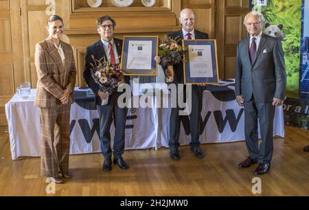 Kronprinzessin Victoria und König Carl XVI Gustaf verleihen am 22. Oktober 2021 in Stockholm, Schweden, das Panda-Buch des Jahres, die Umwelthelden des Jahres und den Cronstedt-Preis. Foto von Peter Grannby/Stella Pictures/ABACAPRESS.COM Stockfoto