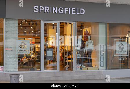Novi Sad, Serbien - 21. September 2021: Springfield Fashion Store in der Modene Street in Novi Sad. Stockfoto
