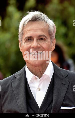 Rom, Italien. Oktober 2021. Italien, Rom, 22. Oktober 2021: Der italienische Sänger Claudio Baglioni besucht den roten Teppich des Rome Film Festival. Foto: Fabio Mazzarella/Sintesi/Alamy Live News Stockfoto