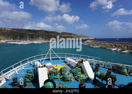 Ein Blick vom Passagier der Gozo Channel Line. Fragment der Fähre. Foto von Willy Matheisl Stockfoto