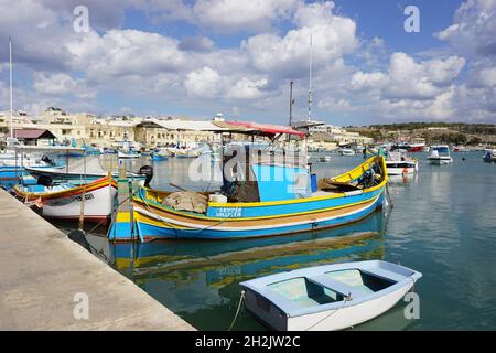 Fischerboote von Marsaxlokk, Gozo, Malta. Foto von Willy Matheisl Stockfoto