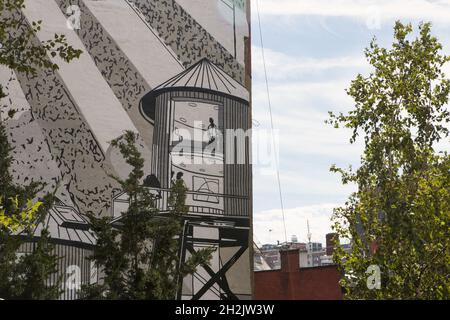 NEW YORK, USA - 11. Feb 2016: Eine Nahaufnahme eines schönen Graffiti auf dem Gebäude in New York Stockfoto