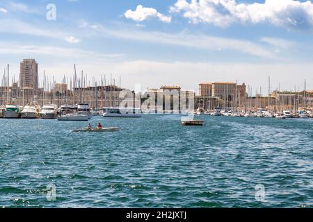 Marseille, Frankreich; 30. März 2011: Blick auf die Marina in Marseille. Stockfoto