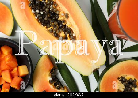 Konzept der exotischen Frucht mit Papaya und Text Papaya Stockfoto