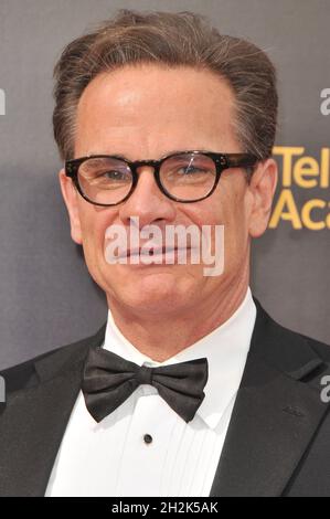 Los Angeles, USA. September 2016. Peter Scolari kommt zu den Creative Arts Emmy Awards 2016 - Tag 1, die am Samstag, 10. September 2016, im Microsoft Theater in Los Angeles, CA, stattfinden. (Foto: Sthanlee B. Mirador) *** Bitte nutzen Sie die Gutschrift aus dem Credit Field *** Credit: SIPA USA/Alamy Live News Stockfoto