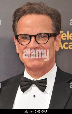 Los Angeles, USA. September 2016. Peter Scolari kommt zu den Creative Arts Emmy Awards 2016 - Tag 1, die am Samstag, 10. September 2016, im Microsoft Theater in Los Angeles, CA, stattfinden. (Foto: Sthanlee B. Mirador) *** Bitte nutzen Sie die Gutschrift aus dem Credit Field *** Credit: SIPA USA/Alamy Live News Stockfoto