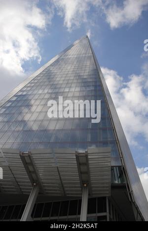 LONDON, VEREINIGTES KÖNIGREICH - 17. Apr 2013: Architektur in der Innenstadt von London Stockfoto