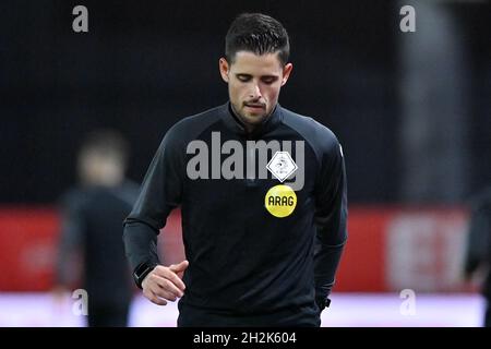 ALMERE, NIEDERLANDE - 22. OKTOBER: Assistenzreferent Martijn Beijer während des niederländischen Keukenkampioendivisie-Spiels zwischen dem FC Almere City und dem PSV U23 im Yanmar Stadion am 22. Oktober 2021 in Almere, Niederlande (Foto: Patrick Goosen/Orange Picters) Stockfoto