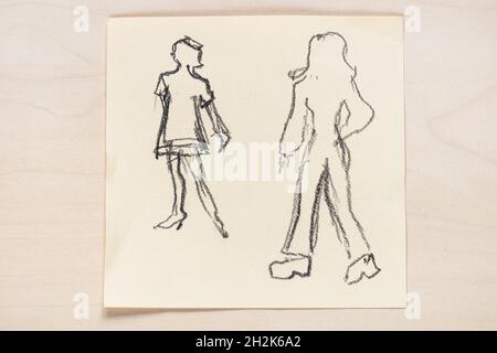 Skizze der modischen Silhouette von Frauen der 60er und 70er Jahre des XX Jahrhunderts handgezeichnet mit schwarzem Graphitstift auf Notizpapier auf hellbraunem Papier Stockfoto