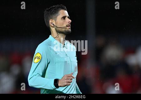 ALMERE, NIEDERLANDE - 22. OKTOBER: Assistenzreferent Martijn Beijer während des niederländischen Keukenkampioendivisie-Spiels zwischen dem FC Almere City und dem PSV U23 im Yanmar Stadion am 22. Oktober 2021 in Almere, Niederlande (Foto: Patrick Goosen/Orange Picters) Stockfoto