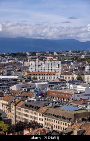 Blick auf alte und moderne Gebäude in der Stadt, Genf, Schweiz Stockfoto