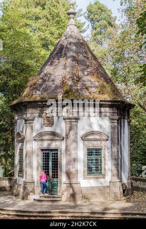 BRAGA, PORTUGAL - 16. OKTOBER 2017: Kapelle bei Bom Jesus do Monte bei Braga, Portugal Stockfoto