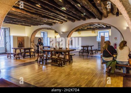 VILA NOVA DE GAIA, PORTUGAL - 18. OKTOBER 2017: Innenansicht der Weinkellerei Ramos Pinto in Vila Nova de Gaia in der Nähe von Porto. Stockfoto