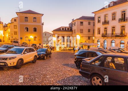 COIMBRA, PORTUGAL - 13. OKTOBER 2017: Platz Largo da SE Velha in Coimbra, Portugal Stockfoto