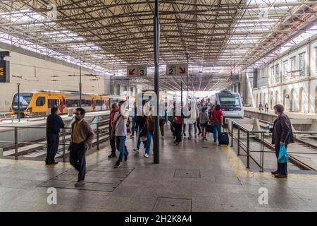 BRAGA, PORTUGAL - 15. OKTOBER 2017: Blick auf den Bahnhof in Braga. Stockfoto