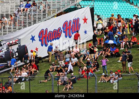 Austin, USA. Oktober 2021. Atmosphäre im Kreislauf – Lüfter. Großer Preis der Vereinigten Staaten, Freitag, 22. Oktober 2021. Circuit of the Americas, Austin, Texas, USA. Quelle: James Moy/Alamy Live News Stockfoto