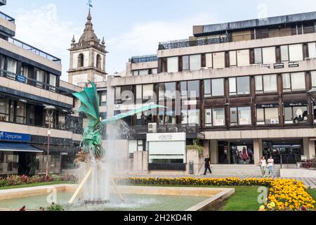 BRAGA, PORTUGAL - 15. OKTOBER 2017: Drachenskulptur in Braga, Portugal Stockfoto