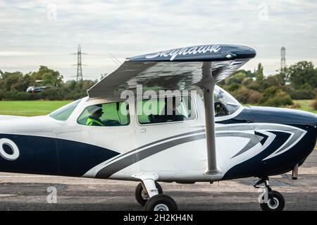 ELSTREE, LONDON, ENGLAND - 17. Oktober 2021: Cessna 172N Skyhawk-Flugzeug, abgebildet auf dem Londoner Elstree-Flugplatz Stockfoto