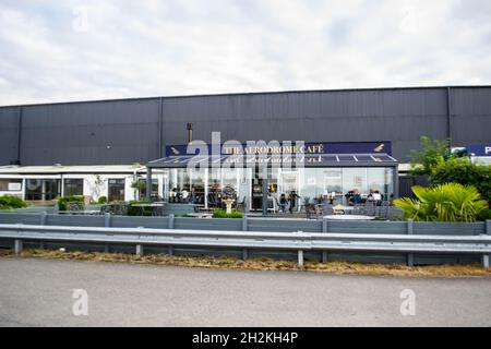 ELSTREE, LONDON, ENGLAND - 17. Oktober 2021: Das Aerodrome Cafe im Londoner Elstree Aerodrome Stockfoto