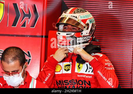 Austin, USA. Oktober 2021. Charles Leclerc (MON) Ferrari. 22.10.2021. Formel-1-Weltmeisterschaft, Rd 17, großer Preis der Vereinigten Staaten, Austin, Texas, USA, Trainingstag. Bildnachweis sollte lauten: XPB/Press Association Images. Quelle: XPB Images Ltd/Alamy Live News Stockfoto