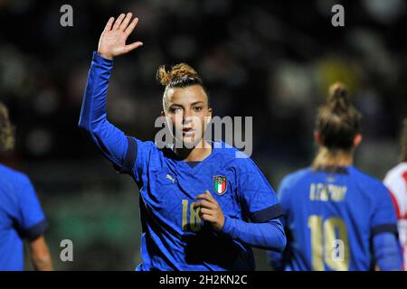 Castel Di Sangro, Italien. Oktober 2021. Arianna Caruso Spielerin von Italia, während des Qualifikationsspiels für die Weltmeisterschaft 2023 zwischen Italien und Kroatien, Endergebnis 3-0, Spiel gespielt im Teofilo Patini Stadion in Castel Di Sangro. Castel di sangro, Italien, 22. Oktober 2021. (Foto von Vincenzo Izzo/Sipa USA) Quelle: SIPA USA/Alamy Live News Stockfoto