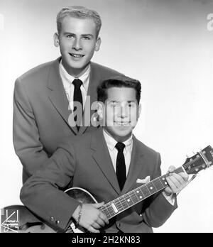 SIMON UND GARFUNKEL Werbefoto des US-Duos im Jahr 1957, als sie als Tom und Jerry in Rechnung gestellt wurden. Paul Simon rechts Stockfoto