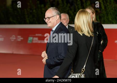 Rom, Italien. Oktober 2021. Roberto Gualtieri, der neue Major Roms, besucht den roten Teppich des Films Vita da Carlo im Auditorium Parco della Musica. Kredit: SOPA Images Limited/Alamy Live Nachrichten Stockfoto