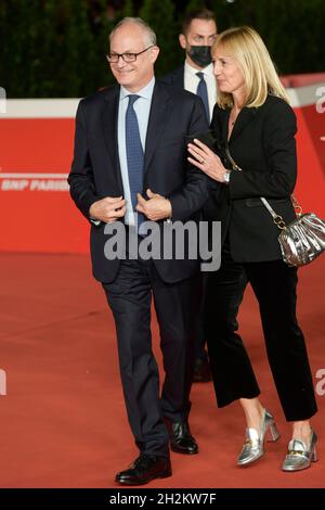 Rom, Italien. Oktober 2021. Roberto Gualtieri, der neue Major Roms, besucht den roten Teppich des Films Vita da Carlo im Auditorium Parco della Musica. Kredit: SOPA Images Limited/Alamy Live Nachrichten Stockfoto