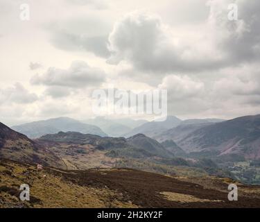 Die Jaws of Borrowdale von Walla Crag an einem stimmungsvollen Tag, Lake District, Großbritannien Stockfoto