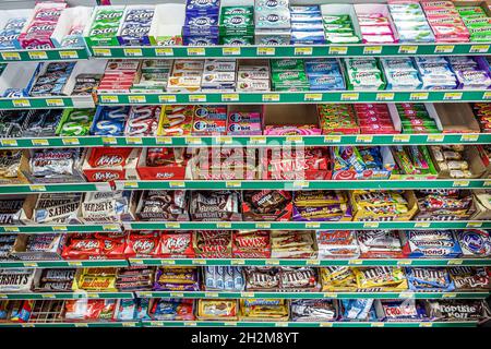Miami Florida, 24-Stunden-Geschäft, Süßigkeitengummi-Display-Verkauf Twix Junk-Food-Süßigkeiten Stockfoto