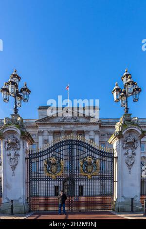 GROSSBRITANNIEN, LONDON, BUCKINGHAM PALACE, ERÖFFNET 1703, 77000 M2, ARCHITEKTUR DES NEOKLASSIZISMUS VON JOHN NASH, WILLIAM WINDE, ASTON WEBB UND EDWARD BL Stockfoto