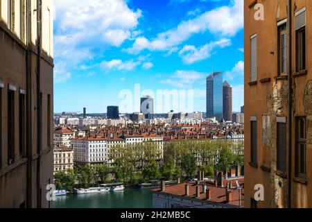 Gebäude und der Innenstadt von Lyon von Croix Rousse Hügel gesehen Stockfoto