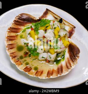 Jakobsmuschel Ceviche peruanische, lateinamerikanische traditionelle Meeresfrüchte-Gerichte Stockfoto