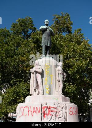 Wien, Österreich - September 25 2021: Dr. Karl Lueger Denkmal oder Luegerdenkmal mit Grafitto Lesung Schande in Bezug auf seine an Stockfoto