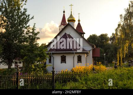 Minsk, Republik Belarus - 25. Juli 2018. Der Tempel zu Ehren der Krupetskaja Ikone der Gottesmutter im Mikrodistrikt Vesnyanka. Stockfoto