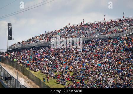 Austin, USA. Oktober 2021. Fans, F1 Grand Prix der USA auf dem Circuit of the Americas am 22. Oktober 2021 in Austin, USA. (Foto von HOCH ZWEI) Quelle: dpa/Alamy Live News Stockfoto