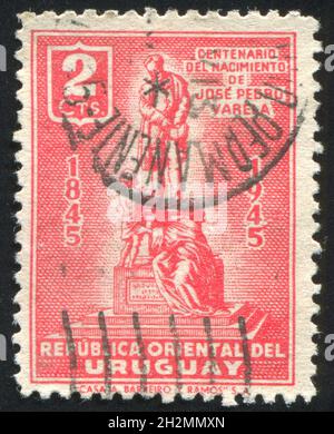 URUGUAY - UM 1945: Briefmarke gedruckt von Uruguay, zeigt Denkmal von Jose Pedro Varela, um 1945 Stockfoto