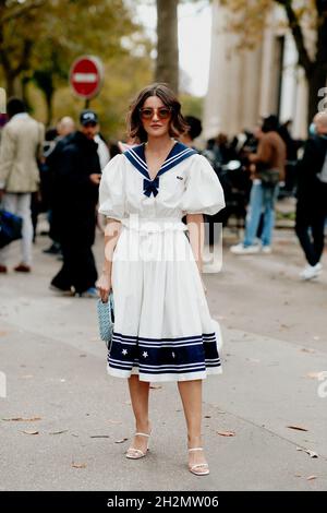 Alexandra Pereira im Straßenstil bei der Ankunft in Miu Miu Spring Summer 2022, die am 5. Oktober 2021 im Palais Iena, Paris, Frankreich, stattfand. Foto von Marie-Paola Bertrand-Hillion/ABACAPRESS.COM Stockfoto