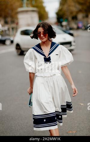 Alexandra Pereira im Straßenstil bei der Ankunft in Miu Miu Spring Summer 2022, die am 5. Oktober 2021 im Palais Iena, Paris, Frankreich, stattfand. Foto von Marie-Paola Bertrand-Hillion/ABACAPRESS.COM Stockfoto