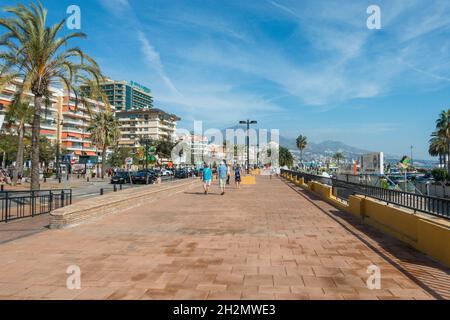 Paseo Maritimo Fuengirola, Strandpromenade im Zentrum von Fuengirola, Andalusien, Südspanien. Stockfoto